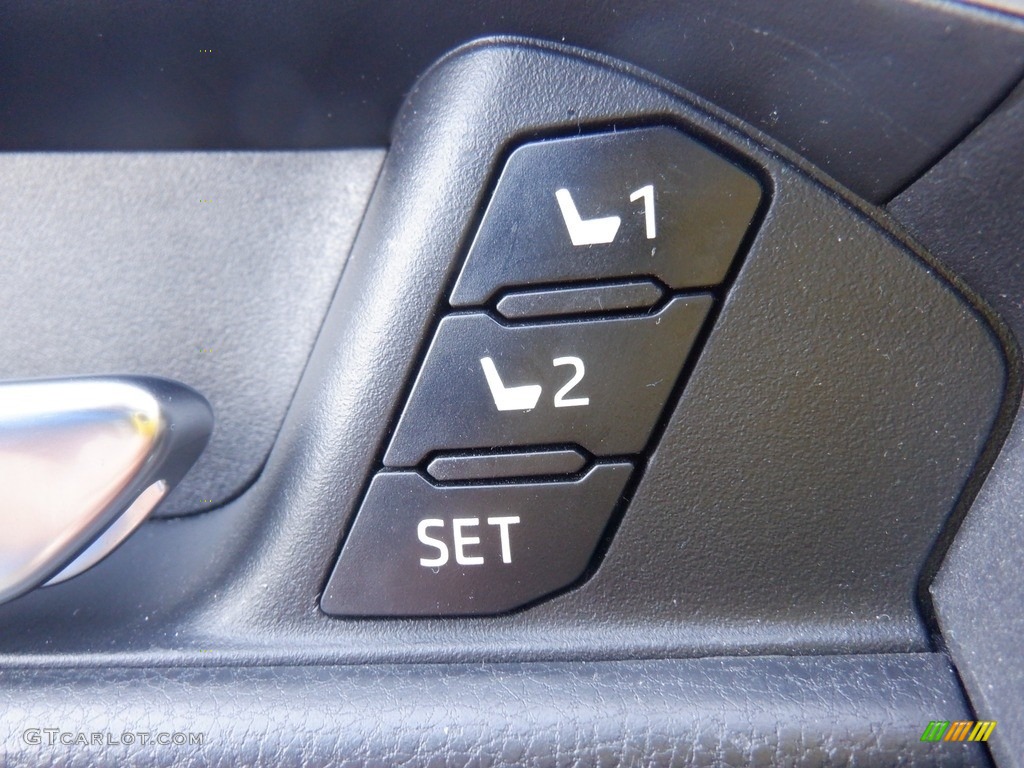 2020 Toyota RAV4 XLE Premium AWD Controls Photo #146549676