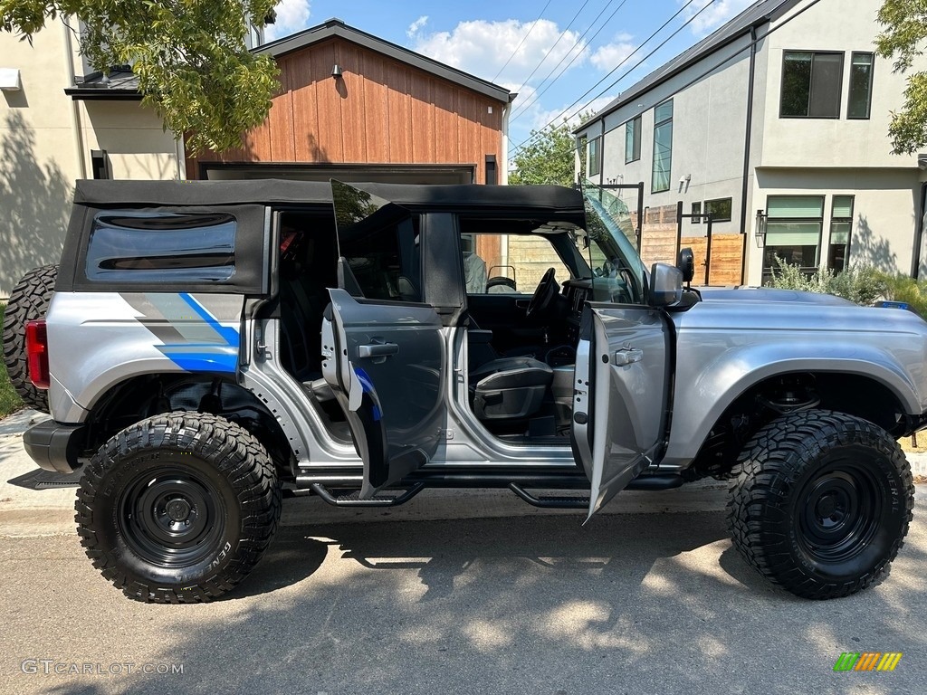 2022 Bronco Base 4x4 4-Door - Iconic Silver Metallic / Dark Space Gray photo #1