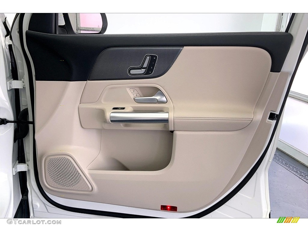 2021 GLA 250 - Polar White / Macchiato Beige photo #26