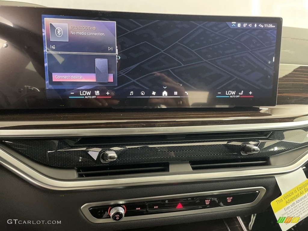 2024 BMW X7 xDrive40i Controls Photo #146551928