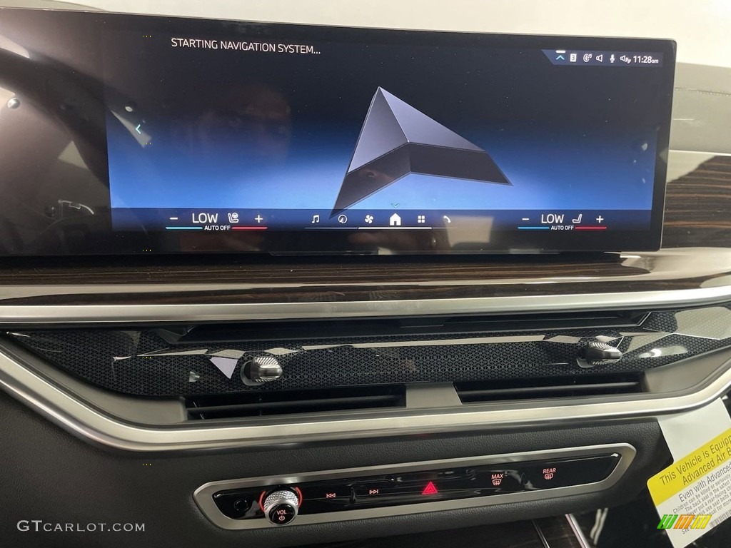 2024 BMW X7 xDrive40i Controls Photo #146551951