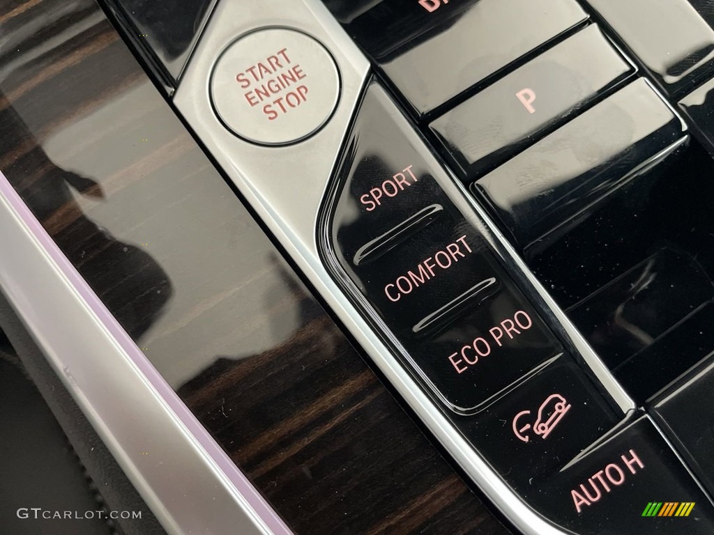 2024 BMW X7 xDrive40i Controls Photo #146552064
