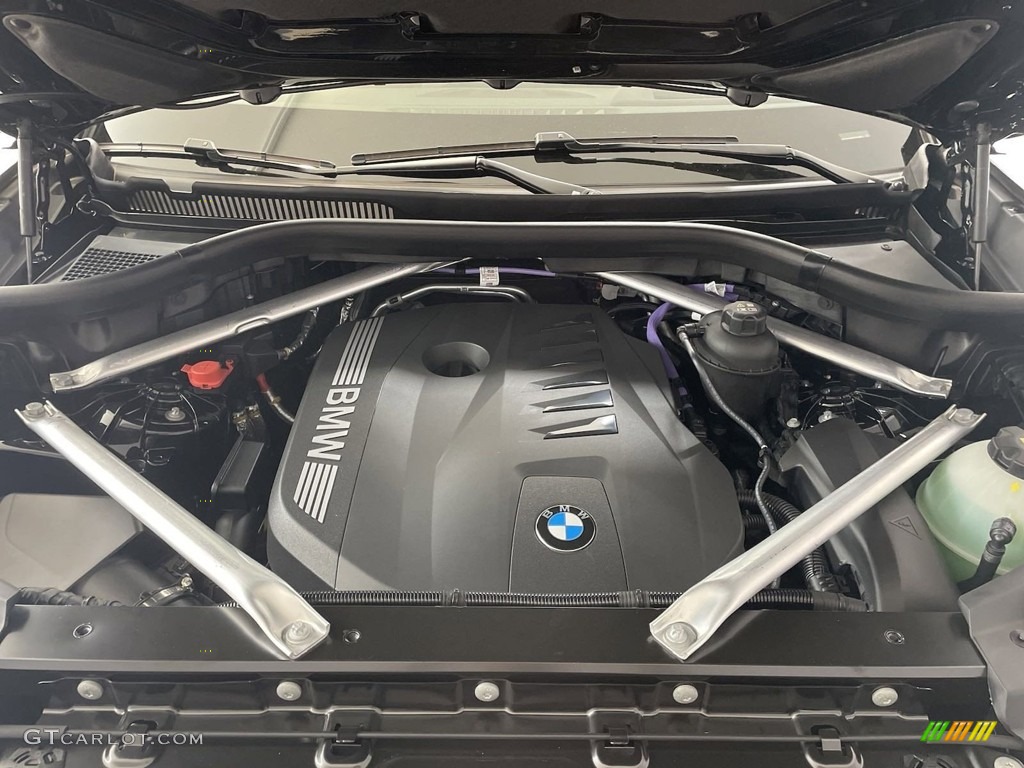 2024 BMW X5 sDrive40i Engine Photos