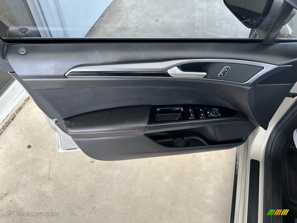 2016 Ford Fusion SE Door Panel Photos