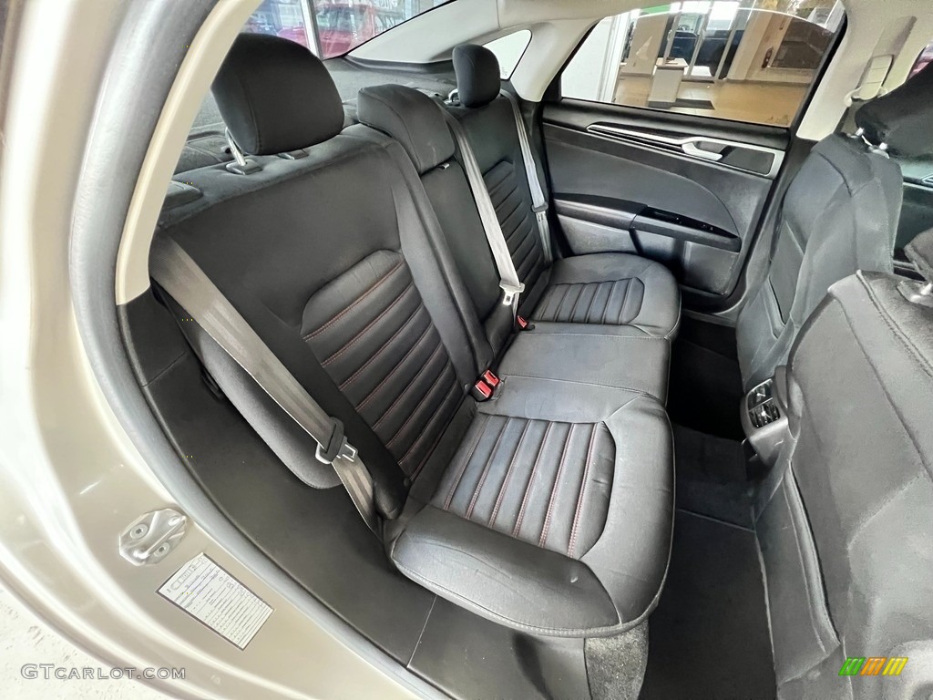 2016 Ford Fusion SE Rear Seat Photos