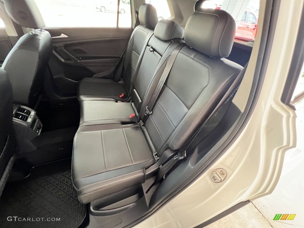 2020 Tiguan SE 4MOTION - Pure White / Titan Black photo #25