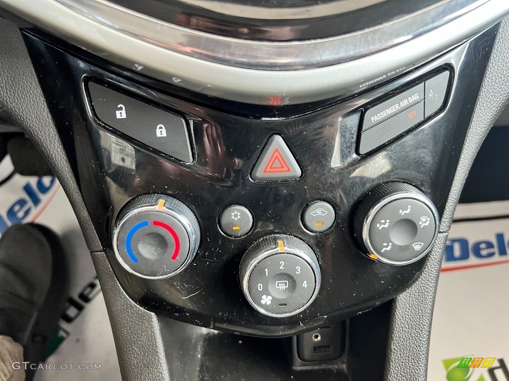 2018 Sonic LT Hatchback - Red Hot / Jet Black photo #23