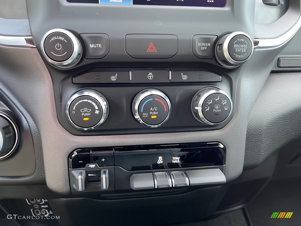 2024 Ram 1500 Big Horn Crew Cab 4x4 Controls Photo #146557715
