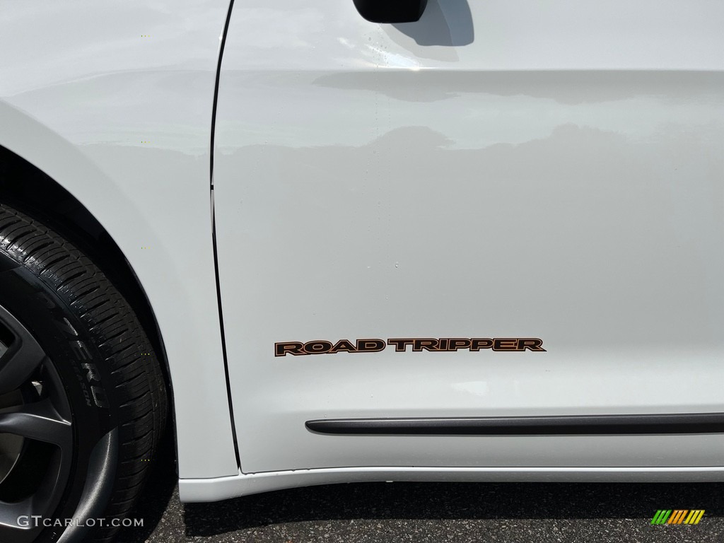 2023 Chrysler Pacifica Touring L Road Tripper AWD Marks and Logos Photos