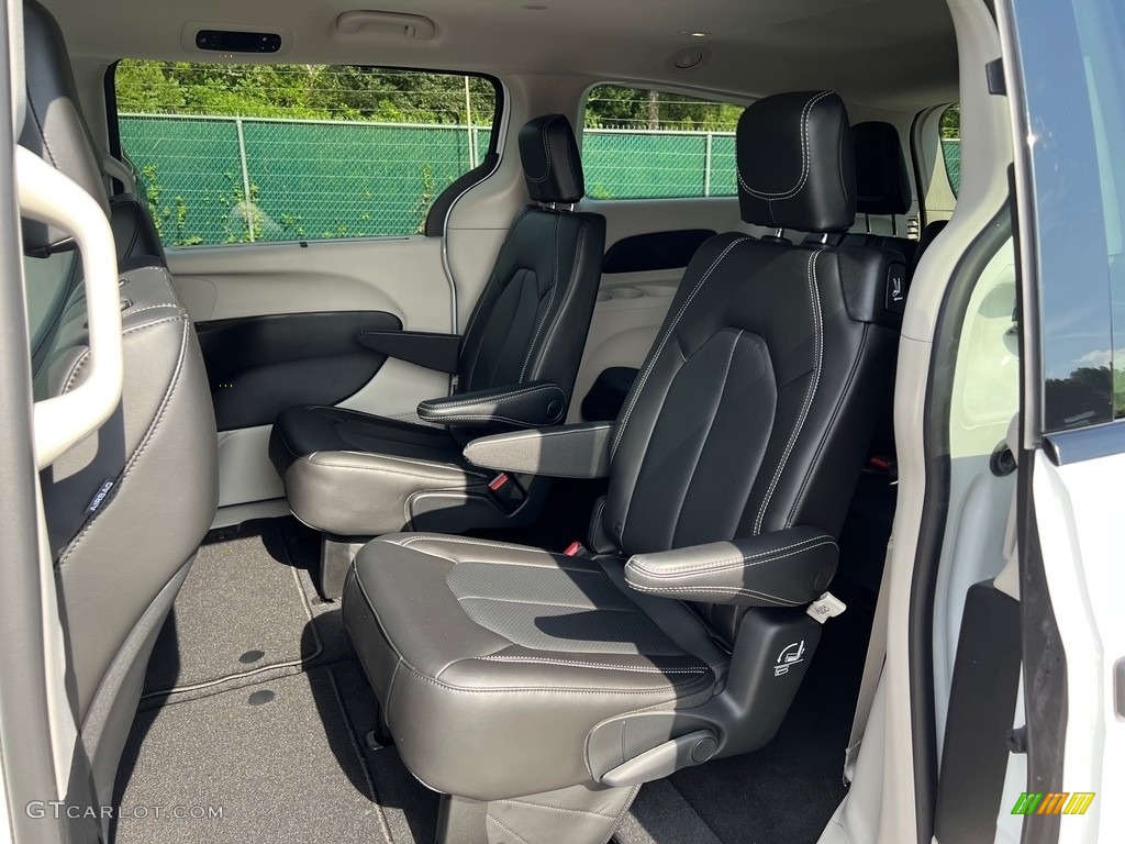 Black/Alloy Interior 2023 Chrysler Pacifica Touring L Road Tripper AWD Photo #146559110