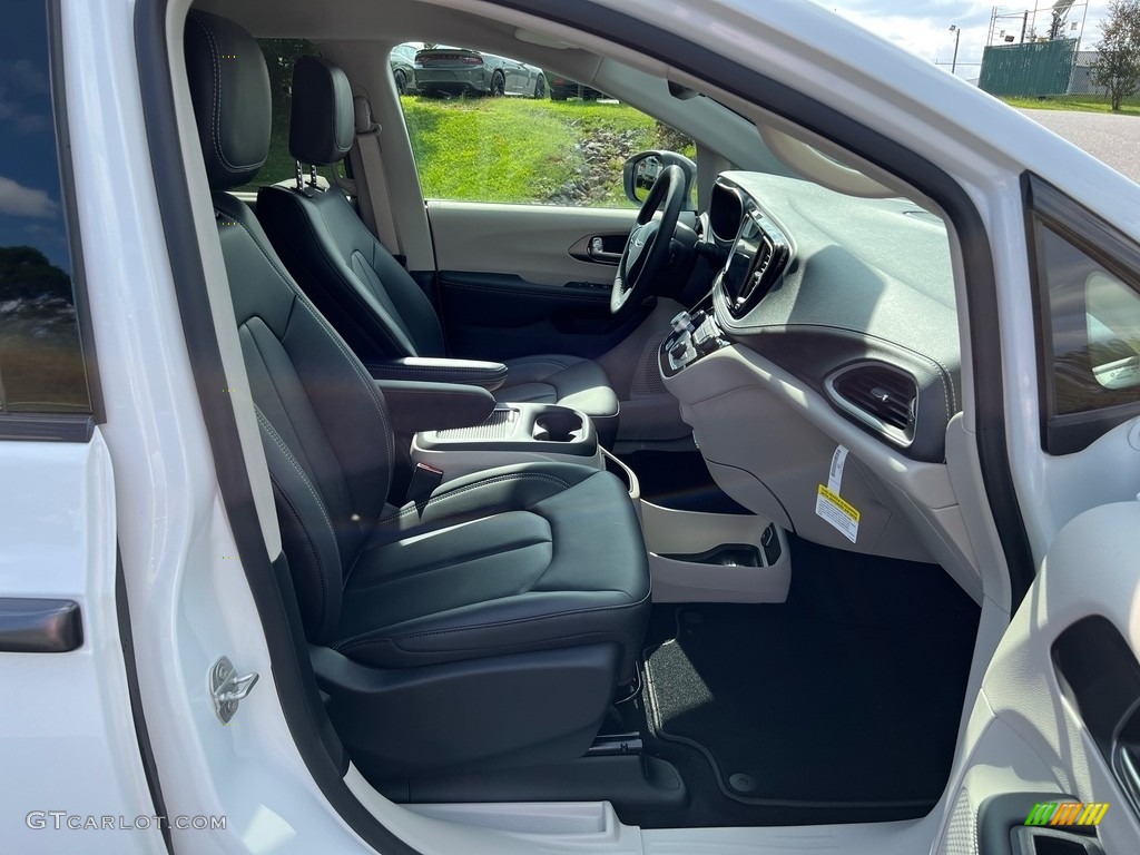 2023 Chrysler Pacifica Touring L Road Tripper AWD Front Seat Photos