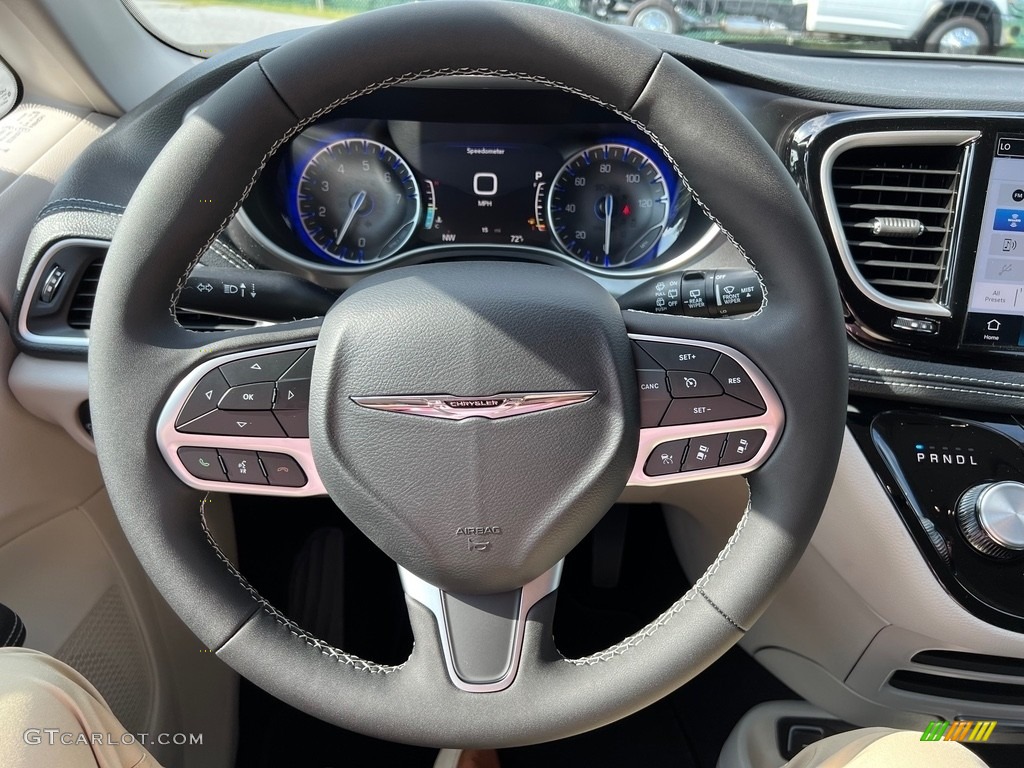 2023 Chrysler Pacifica Touring L Road Tripper AWD Steering Wheel Photos