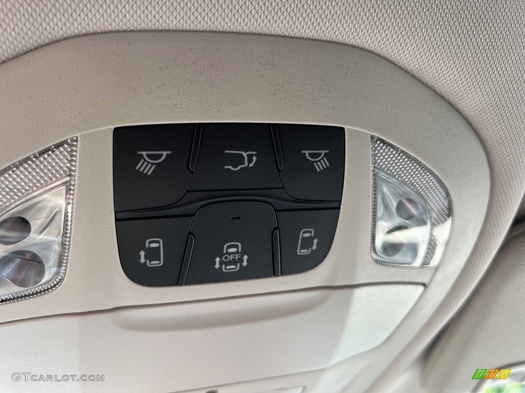 2023 Chrysler Pacifica Touring L Road Tripper AWD Controls Photos