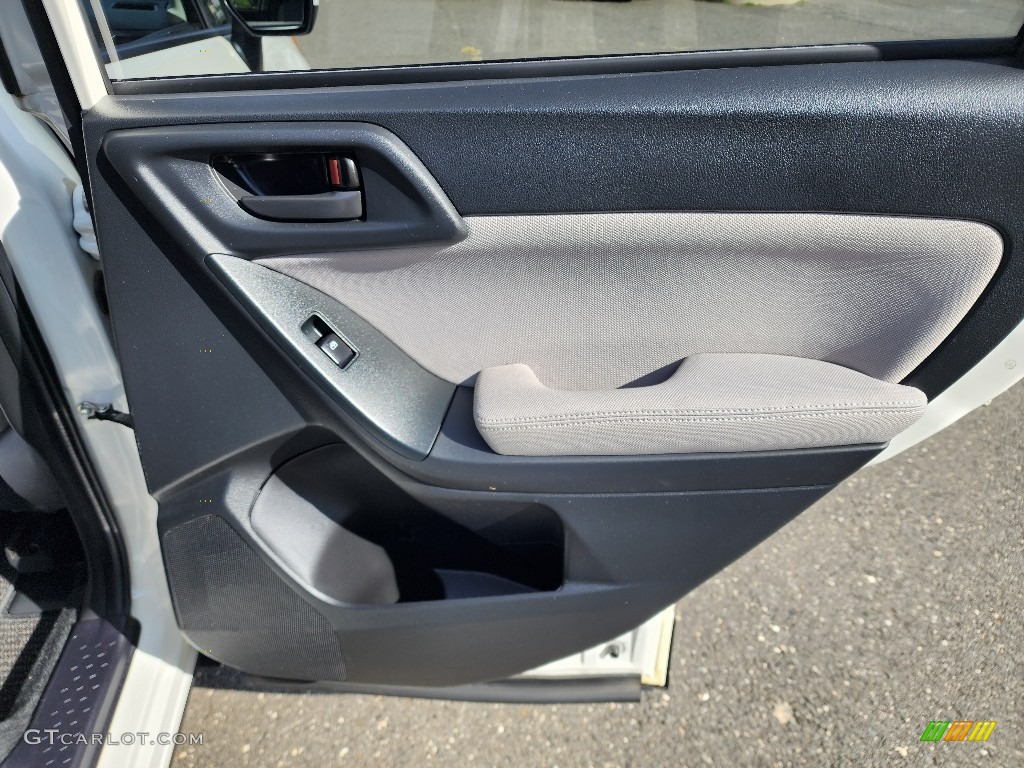 2014 Subaru Forester 2.5i Premium Platinum Door Panel Photo #146561222