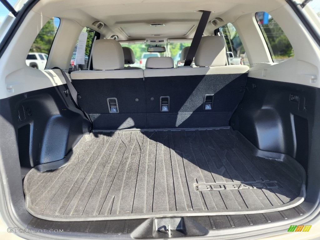 2014 Subaru Forester 2.5i Premium Trunk Photos