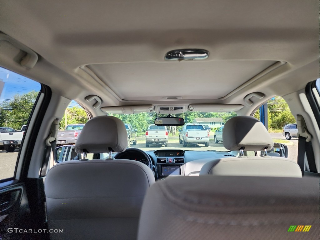 2014 Forester 2.5i Premium - Satin White Pearl / Platinum photo #21
