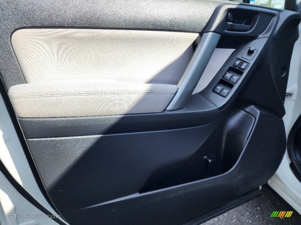 2014 Subaru Forester 2.5i Premium Door Panel Photos