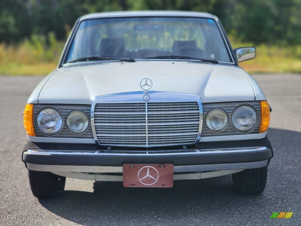 Pastel Gray 1980 Mercedes-Benz E Class 300 D Sedan Exterior Photo #146561679