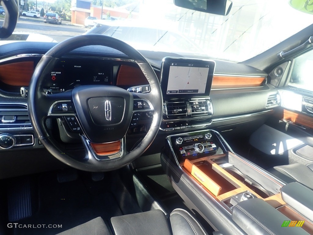 2019 Navigator Reserve 4x4 - Infinite Black Metallic / Ebony photo #17