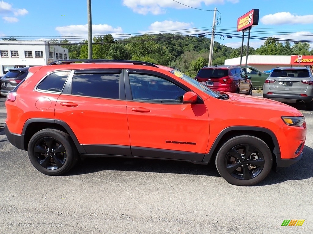 2021 Cherokee Altitude 4x4 - Spitfire Orange / Black photo #7