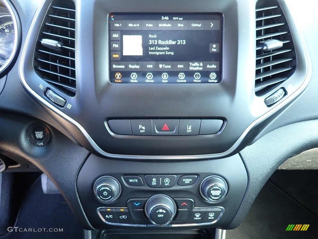 2021 Cherokee Altitude 4x4 - Spitfire Orange / Black photo #19