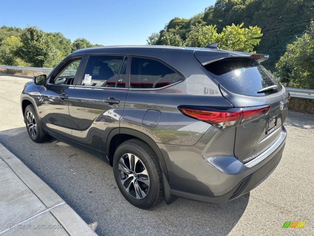 2023 Highlander XLE - Magnetic Gray Metallic / Graphite photo #2
