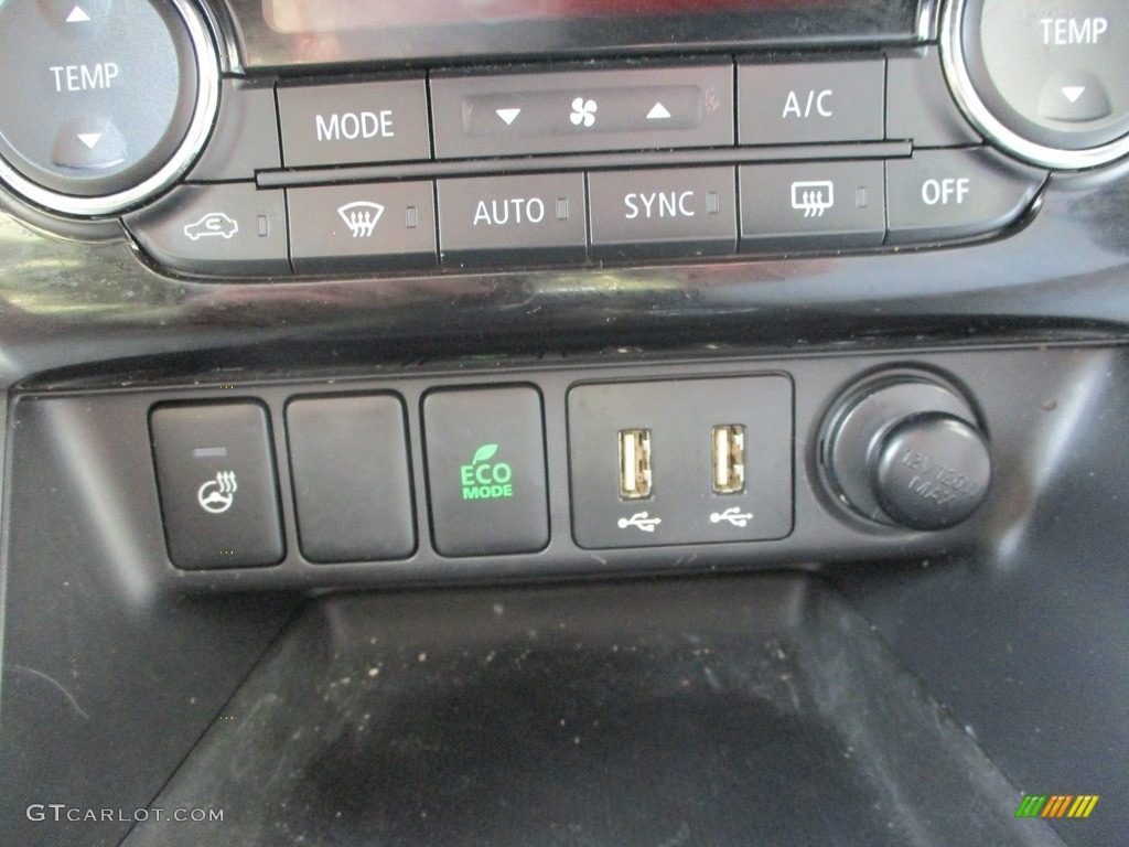 2023 Mitsubishi Eclipse Cross SEL S-AWC Controls Photo #146564442