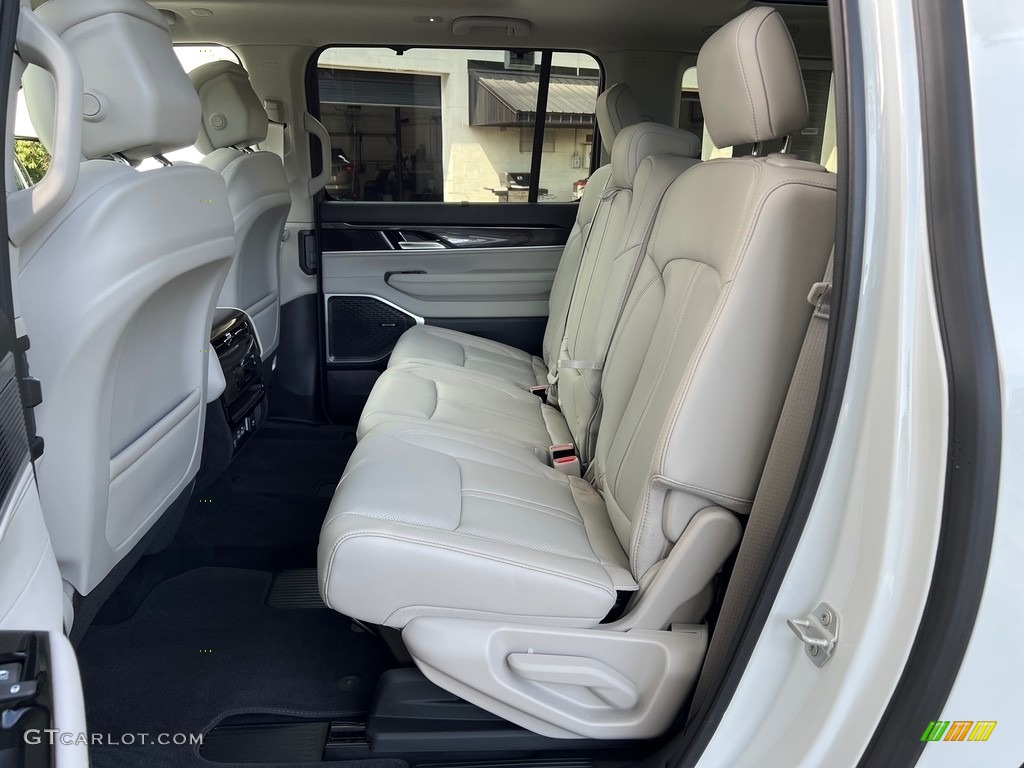 Sea Salt/Black Interior 2023 Jeep Wagoneer L Base 4x4 Photo #146564769