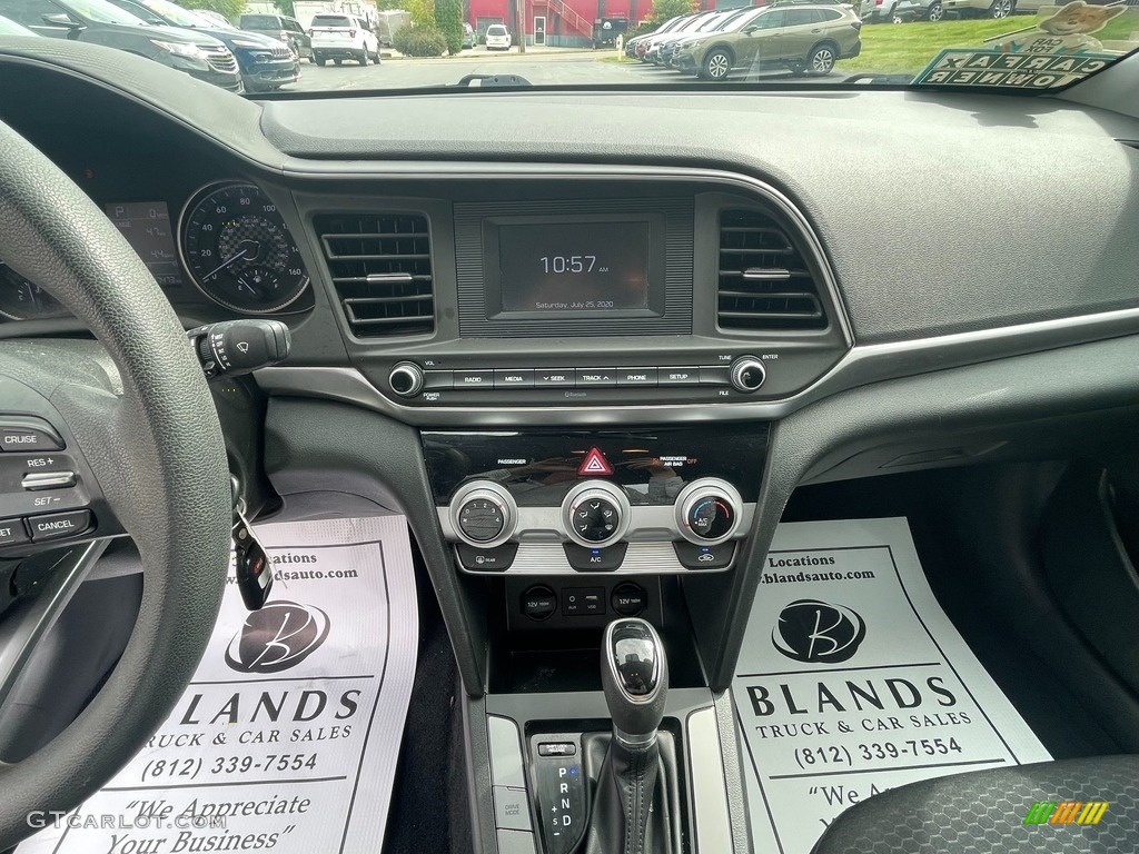 2019 Elantra SE - Symphony Silver / Black photo #23