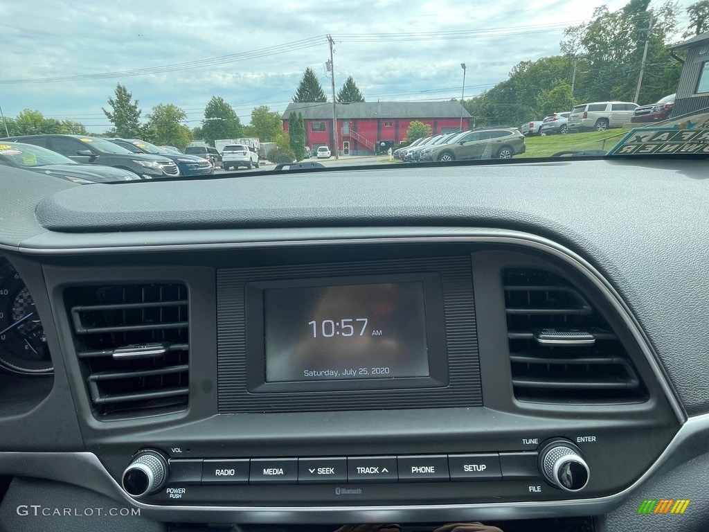 2019 Elantra SE - Symphony Silver / Black photo #24