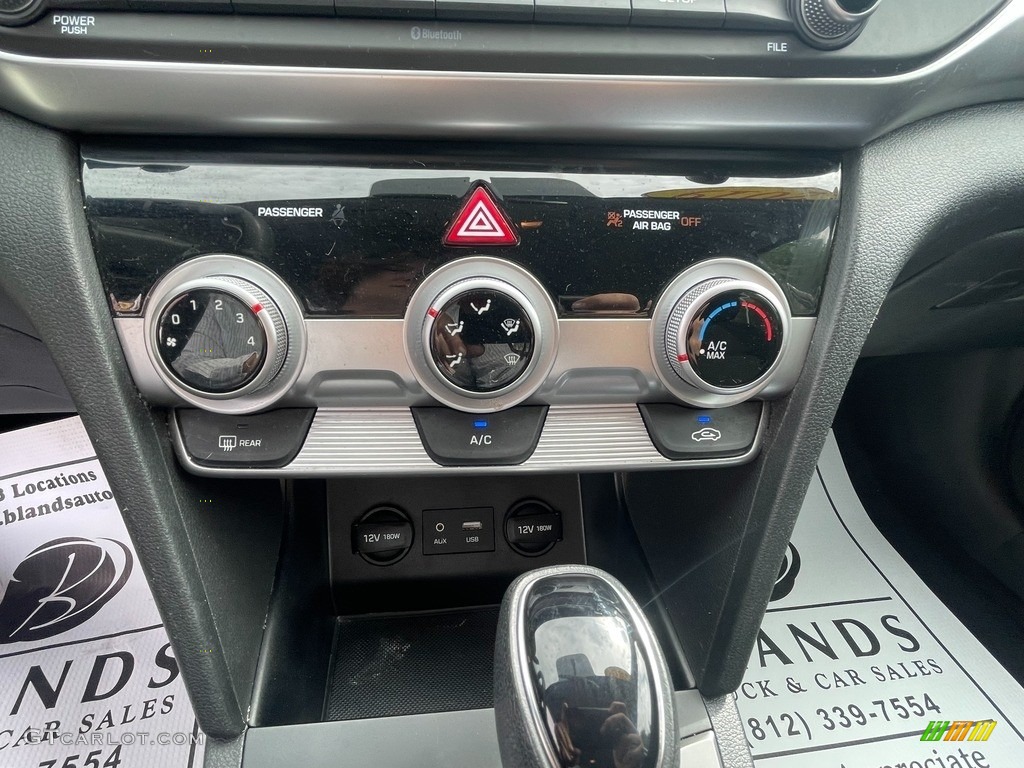 2019 Elantra SE - Symphony Silver / Black photo #28