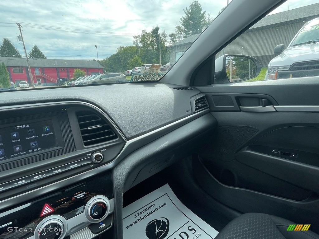 2019 Elantra SE - Symphony Silver / Black photo #31