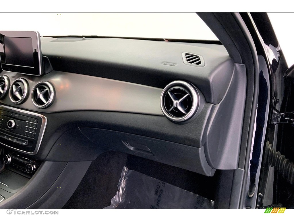2017 GLA 250 - Cosmos Black Metallic / Black photo #16