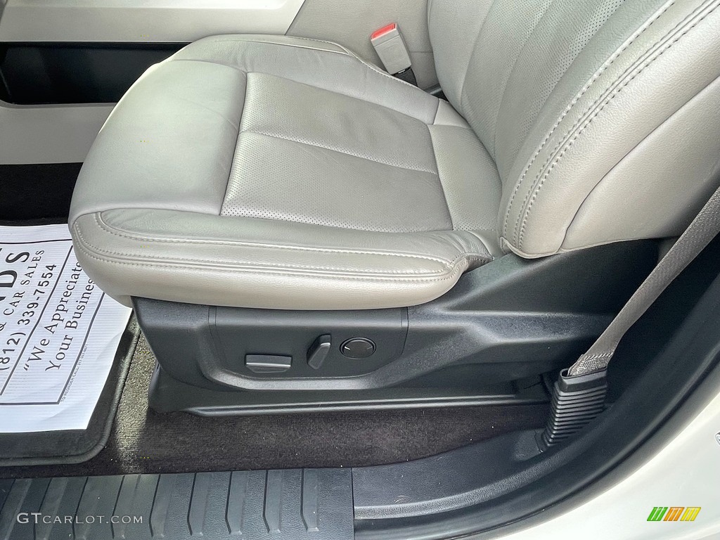 2020 Ford F150 Lariat SuperCrew 4x4 Front Seat Photo #146568044