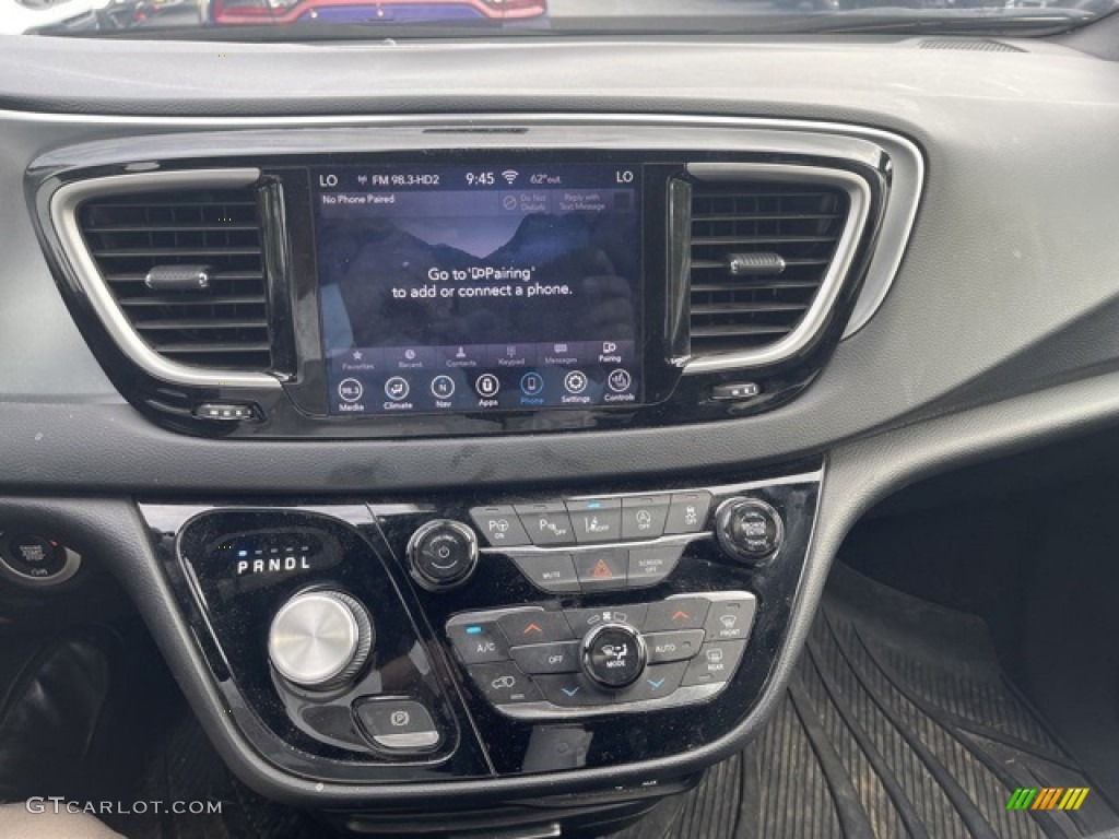 2020 Pacifica Touring L - Brilliant Black Crystal Pearl / Black photo #2