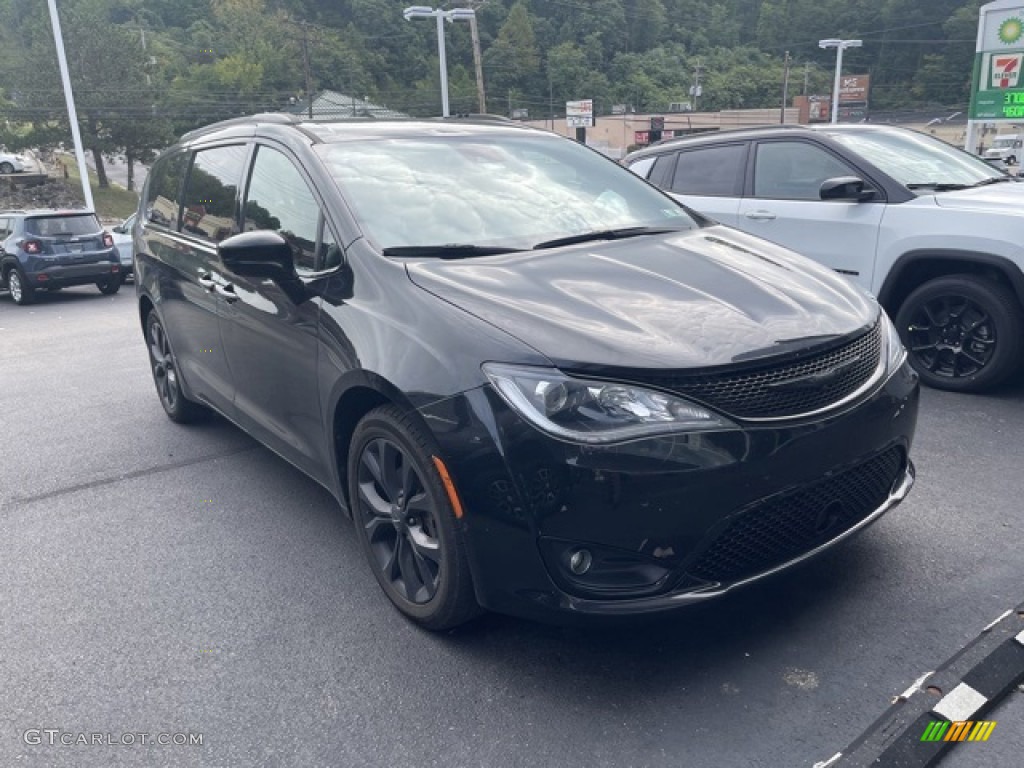 2020 Pacifica Touring L - Brilliant Black Crystal Pearl / Black photo #3