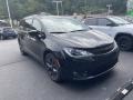 2020 Brilliant Black Crystal Pearl Chrysler Pacifica Touring L  photo #3