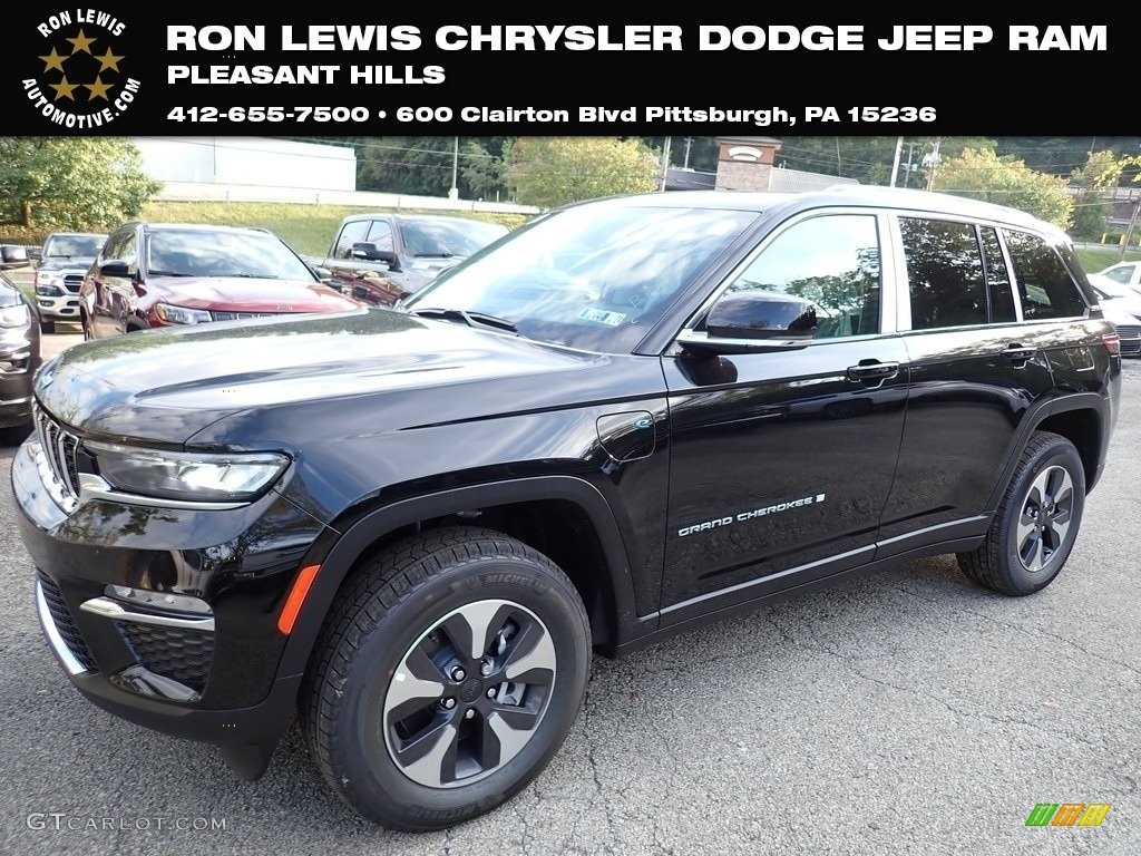 2024 Diamond Black Crystal Pearl Jeep Grand Cherokee 4XE 146566356