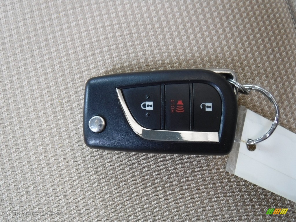 2021 Toyota RAV4 LE AWD Keys Photo #146575649