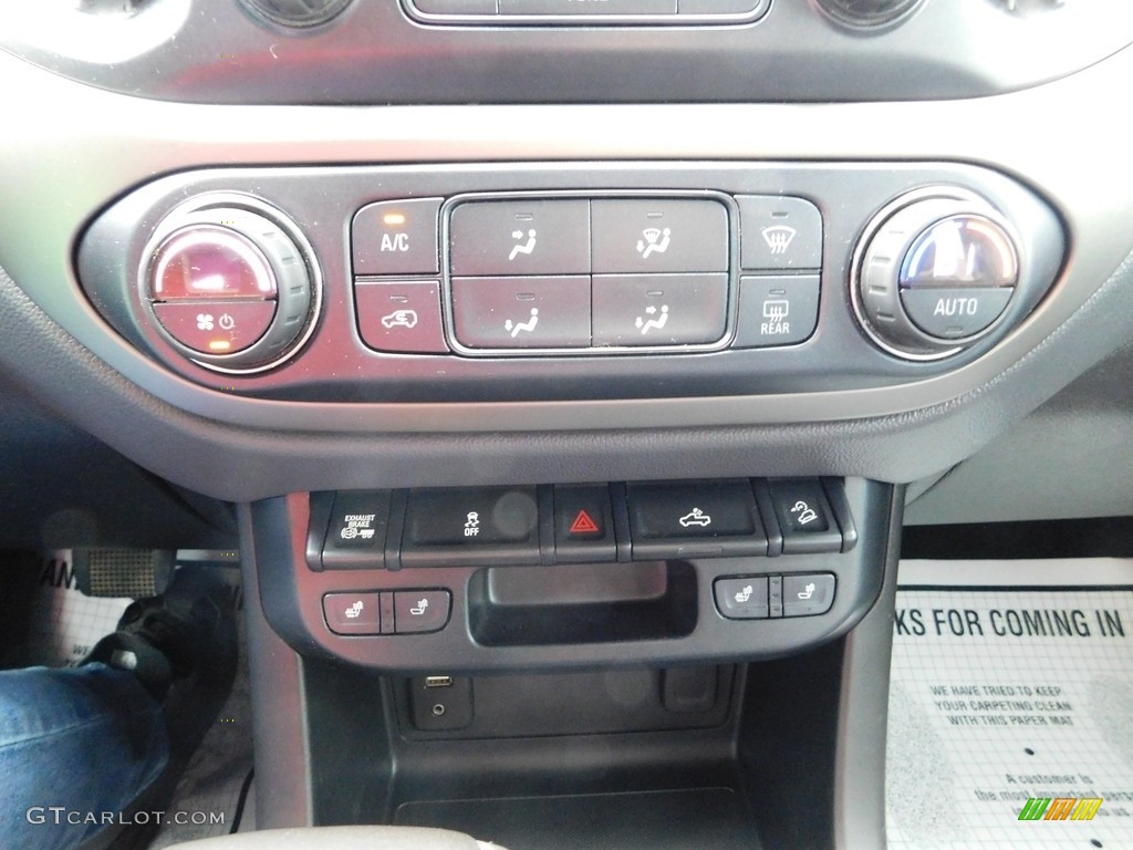 2018 Chevrolet Colorado Z71 Crew Cab 4x4 Controls Photos