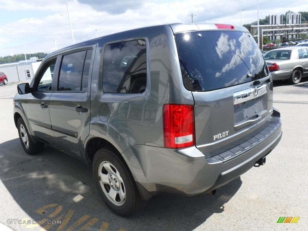 2011 Pilot LX 4WD - Polished Metal Metallic / Gray photo #12
