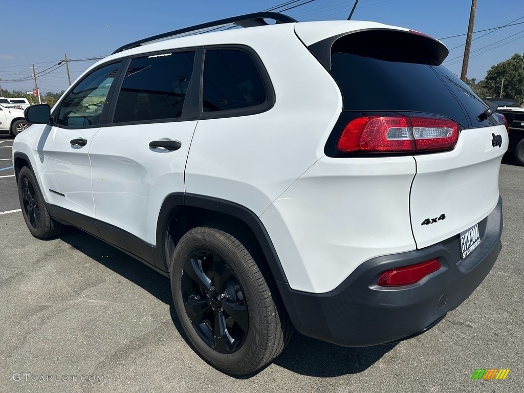 2017 Cherokee Sport Altitude 4x4 - Bright White / Black photo #4