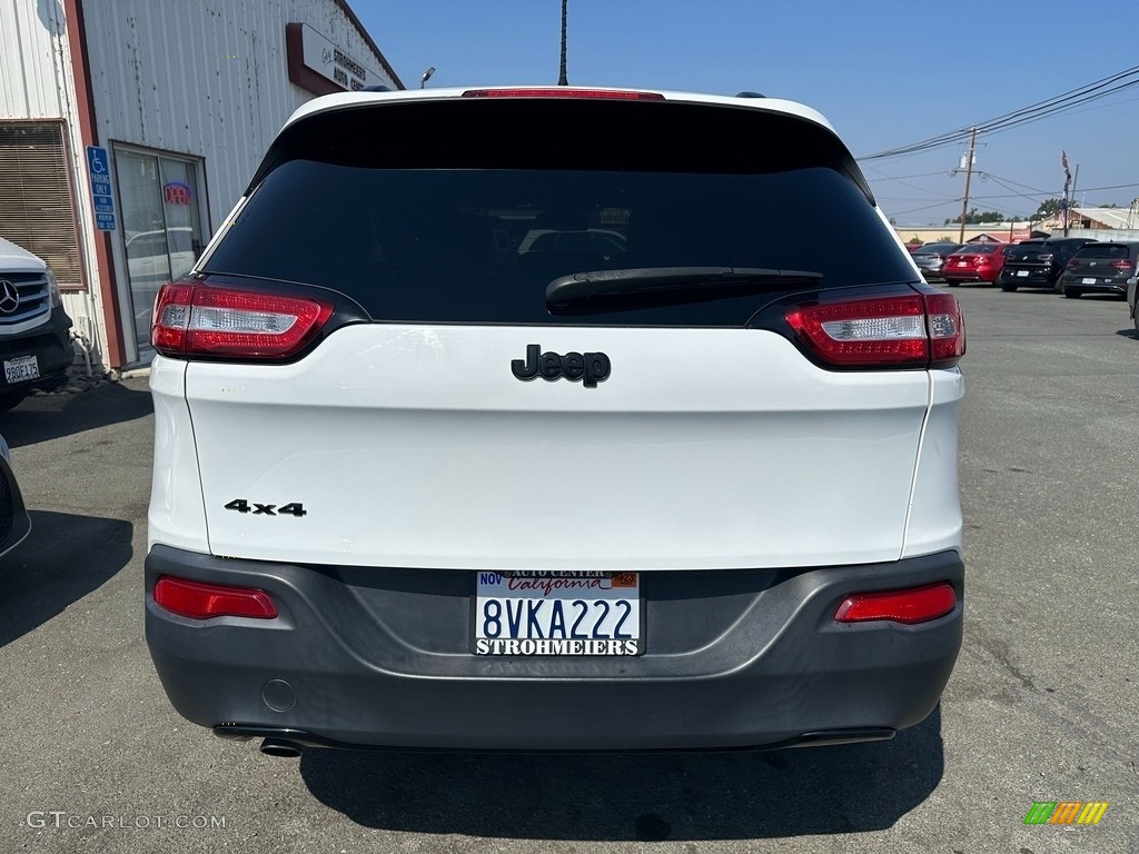 2017 Cherokee Sport Altitude 4x4 - Bright White / Black photo #5