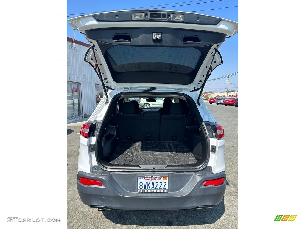 2017 Cherokee Sport Altitude 4x4 - Bright White / Black photo #7