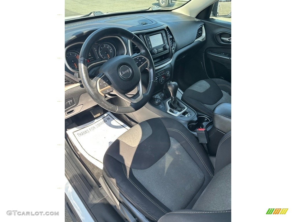 2017 Cherokee Sport Altitude 4x4 - Bright White / Black photo #10