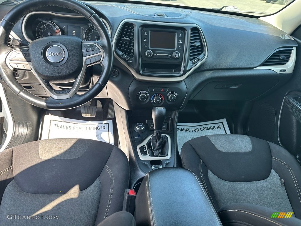 2017 Cherokee Sport Altitude 4x4 - Bright White / Black photo #11