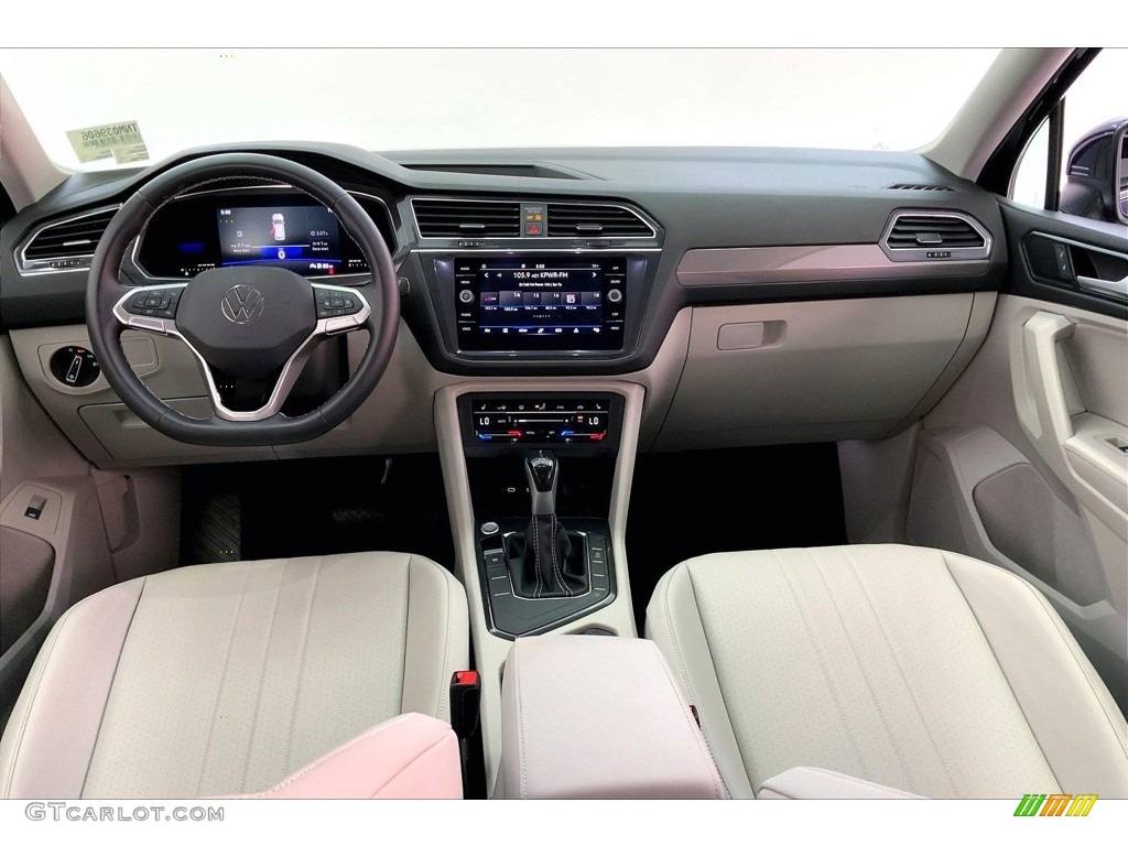 Storm Gray Interior 2022 Volkswagen Tiguan SE Photo #146582075