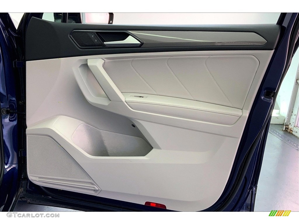 2022 Volkswagen Tiguan SE Door Panel Photos