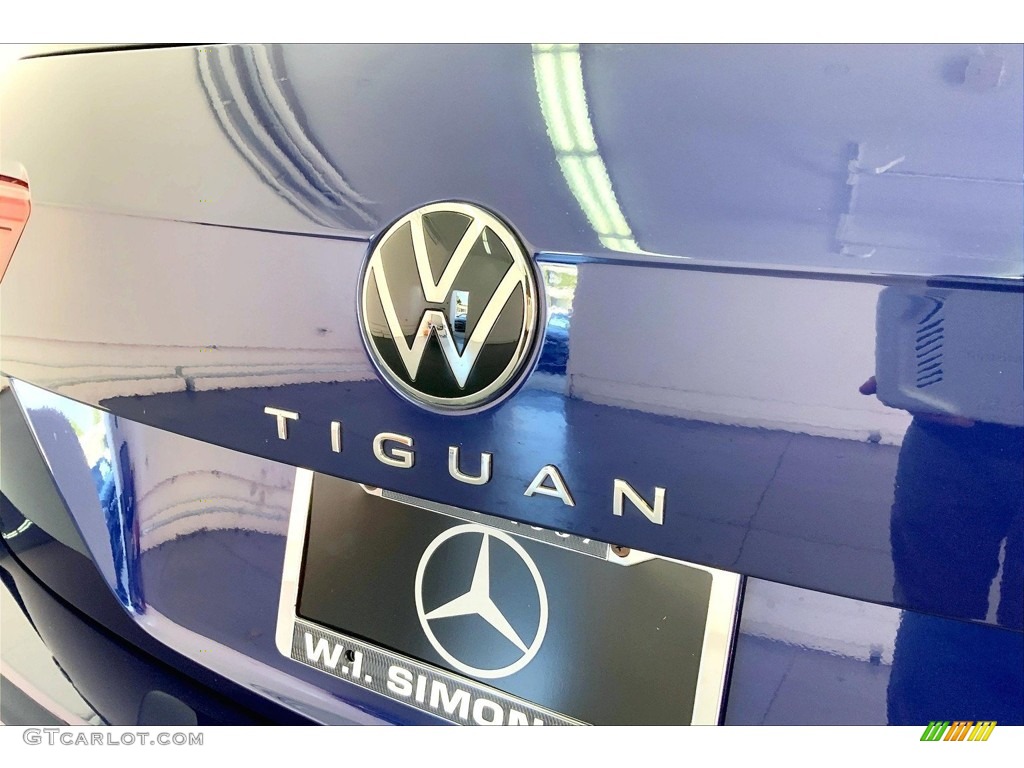 2022 Volkswagen Tiguan SE Marks and Logos Photos