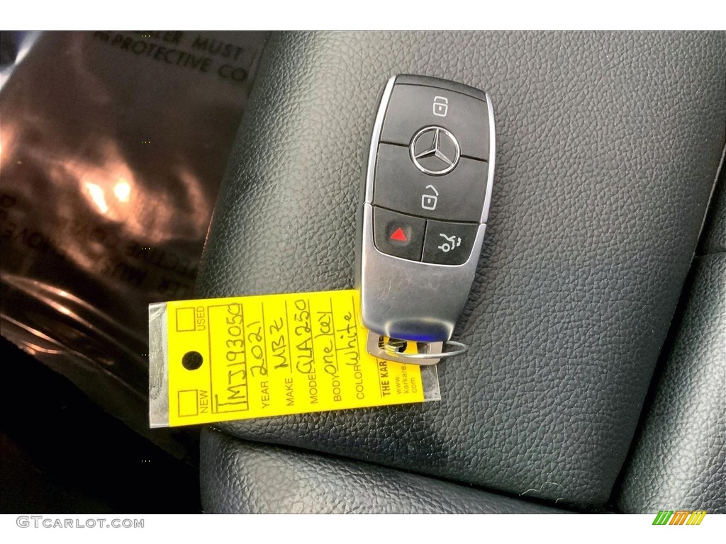 2021 GLA 250 - Polar White / Black photo #11